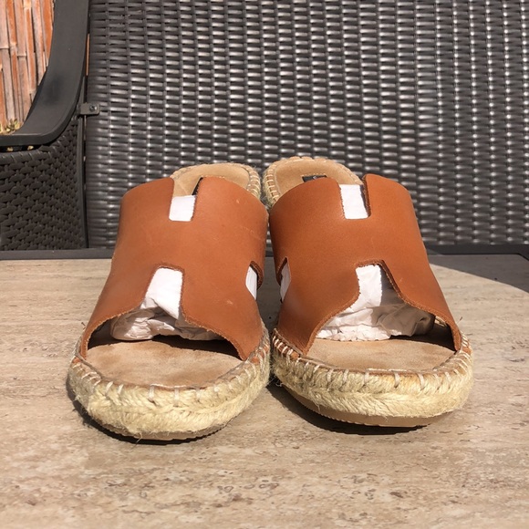 NEW STEVE MADDEN Herme Look Alike Cognac Leather Wedge Heel 9 Like New - Picture 2 of 13